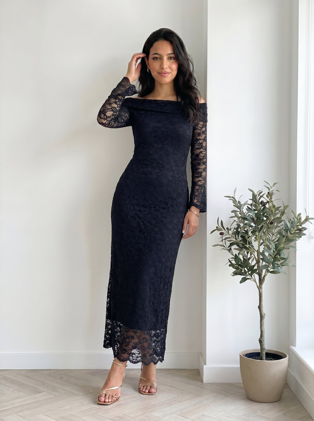 Robe longue dentelle noire - plein pied