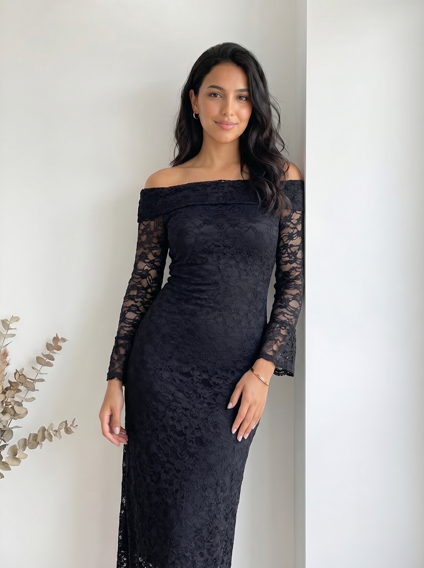 Robe longue dentelle noire - trois quarts
